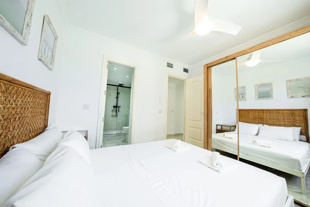 Vistamar, 3 Bedroom Apartment 50 Meters From The Beach ماربيا